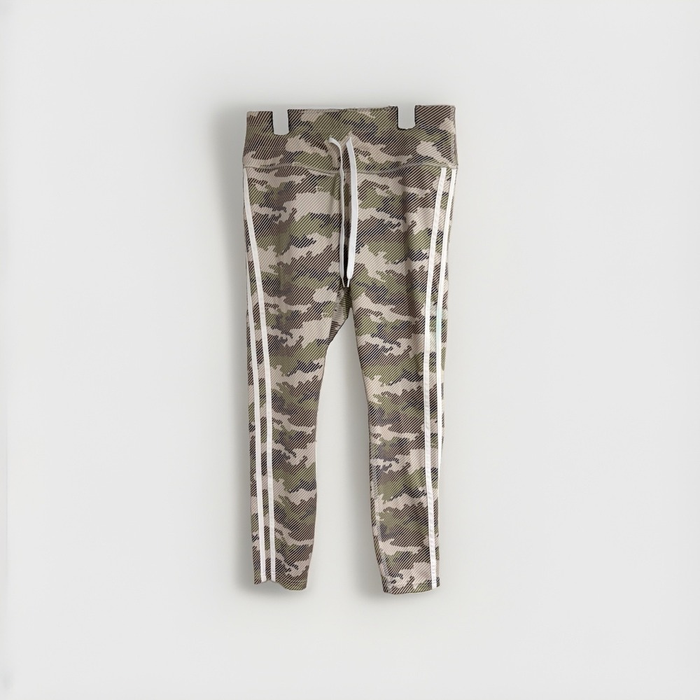 avia womens cropped athletic yoga pants camo MEDIUM 8 10 stretch EUC W109
